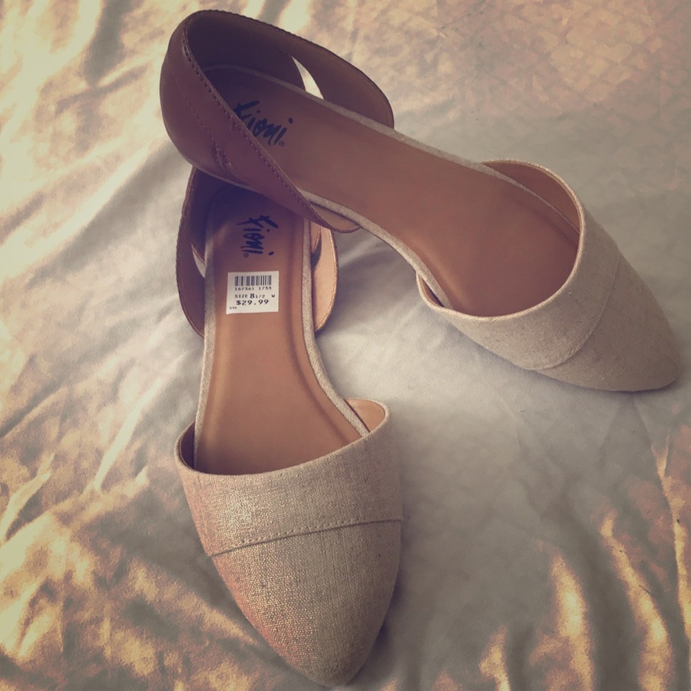 Fioni 81/2 W New gold and brown flats